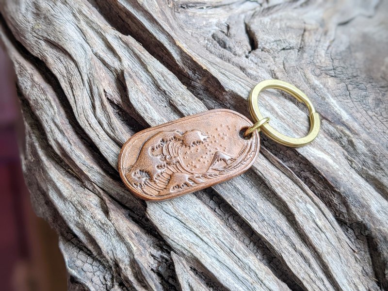 手工真皮 汽车 机车 钥匙圈吊饰│可压车牌 英文名 仿旧棕色油染 - 钥匙链/钥匙包 - 真皮 咖啡色