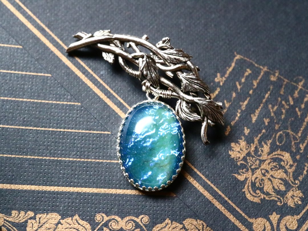 Karasuuri Brooch Green Dragons Breath New York Puter NY Puter Karasuuri Karasuuri Karasuuri Gold Luck Launched Gavel Daikoku-sama Daikokuten Seven Lucky Gods - 胸针 - 玻璃 绿色