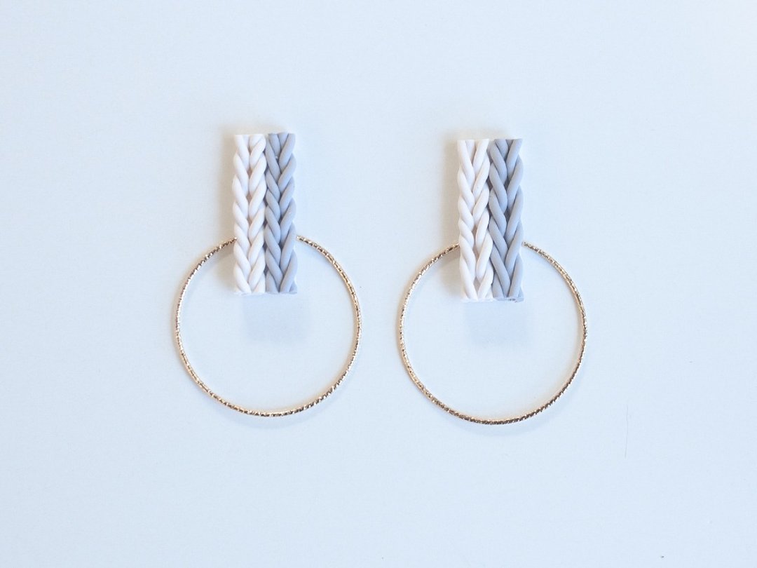 Knit and hoop earrings / earrings / white - 耳环/耳夹 - 粘土 白色