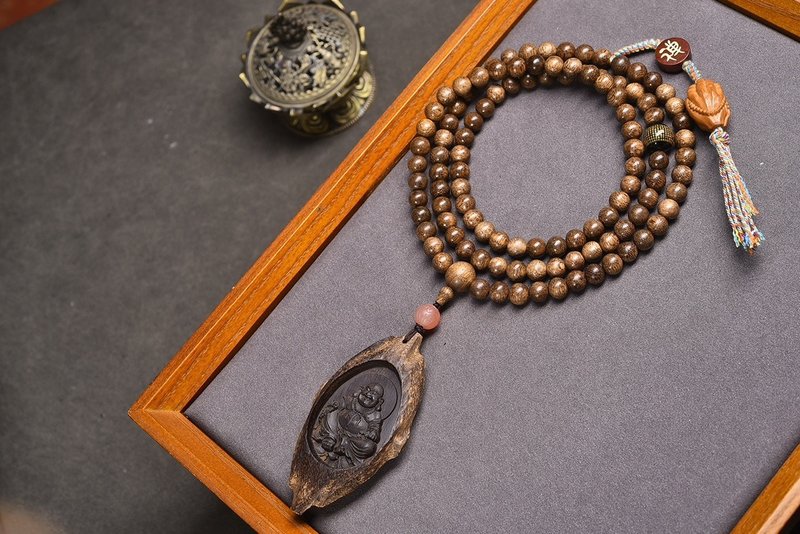 【沉香 弥勒佛】印尼加里曼丹沉香的弥勒佛吊坠 精选沉水级老料 - 项链 - 水晶 