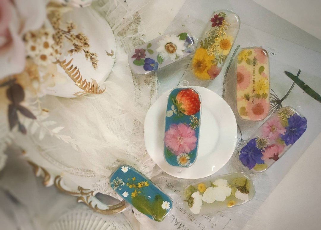 【Lingling's Studio荞翎工作室】押花手机壳背夹背袋 - 干燥花/捧花 - 植物．花 