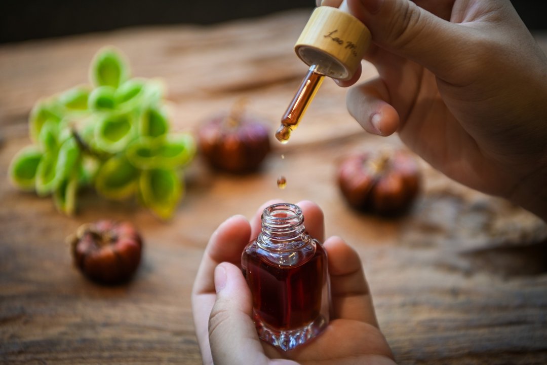 100%上品台湾纯木精油 红桧、黄桧、牛樟、肖楠、檀香、沈香 - 香薰/精油/线香 - 精油 