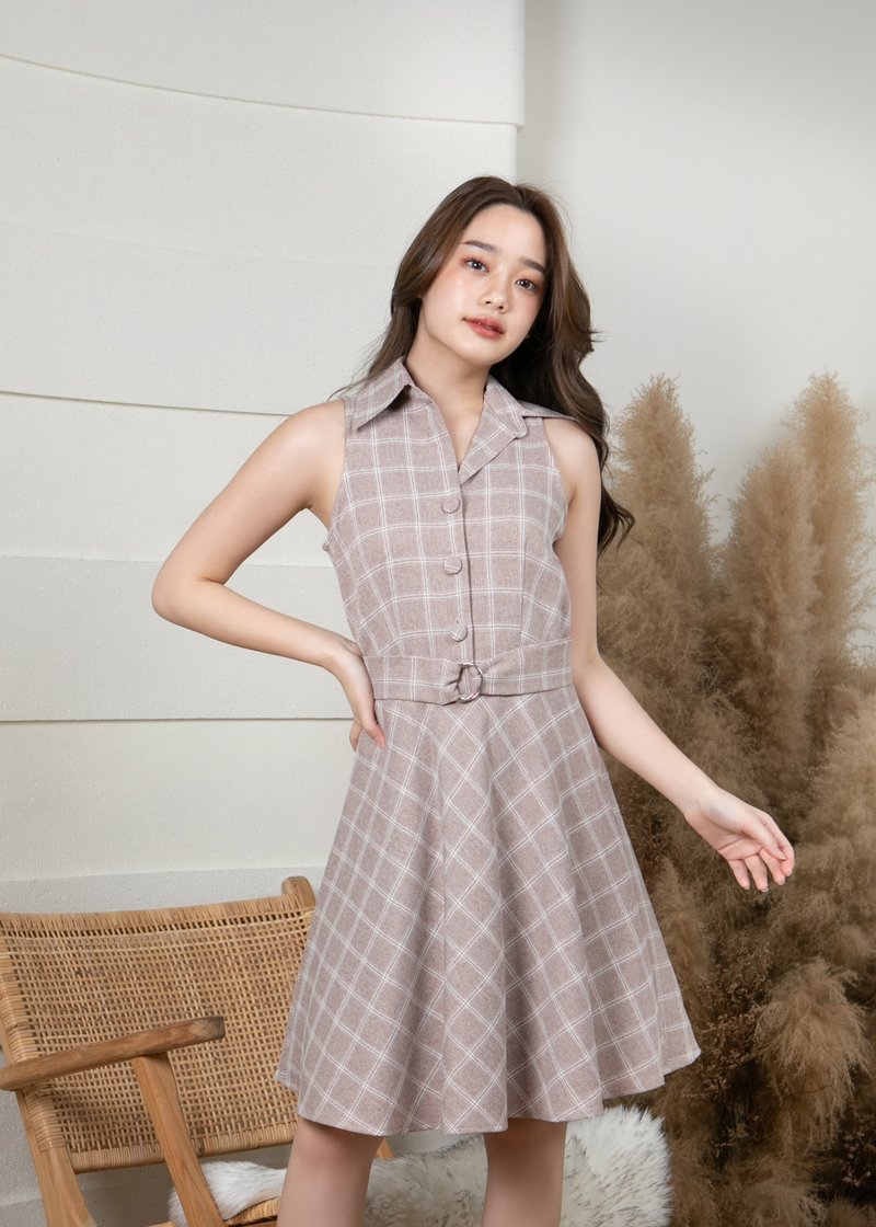 可爱的棕色格纹衬衫式洋装，无袖设计，适合上班穿着，附有腰带。这款洋装让你无论在哪里都能展现甜美迷人的气质。 - 洋装/连衣裙 - 聚酯纤维 咖啡色