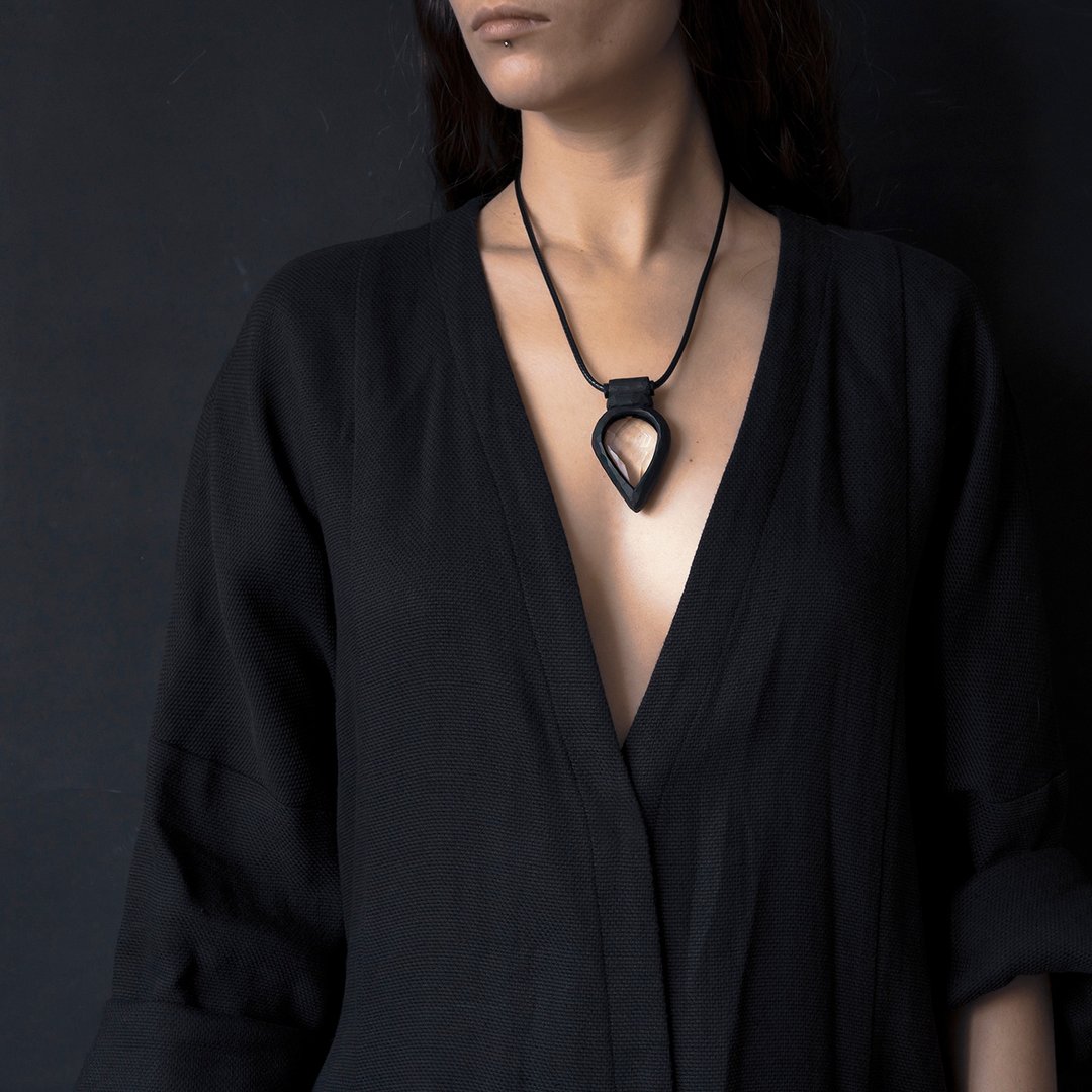 Black Teardrop Glass Crystal Pendant Carved Necklace - 项链 - 玻璃 黑色
