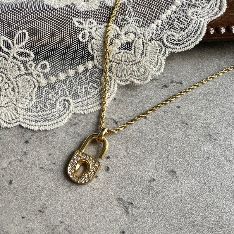 中古美品 Christian Dior 莱茵石 锁扣吊咀 - 项链 - 其他金属 金色