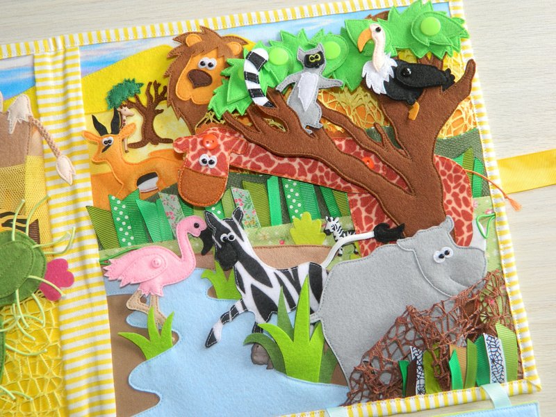 Available developing tablet  Africa,  Set of Animals to Play - 玩具/玩偶 - 其他金属 黄色