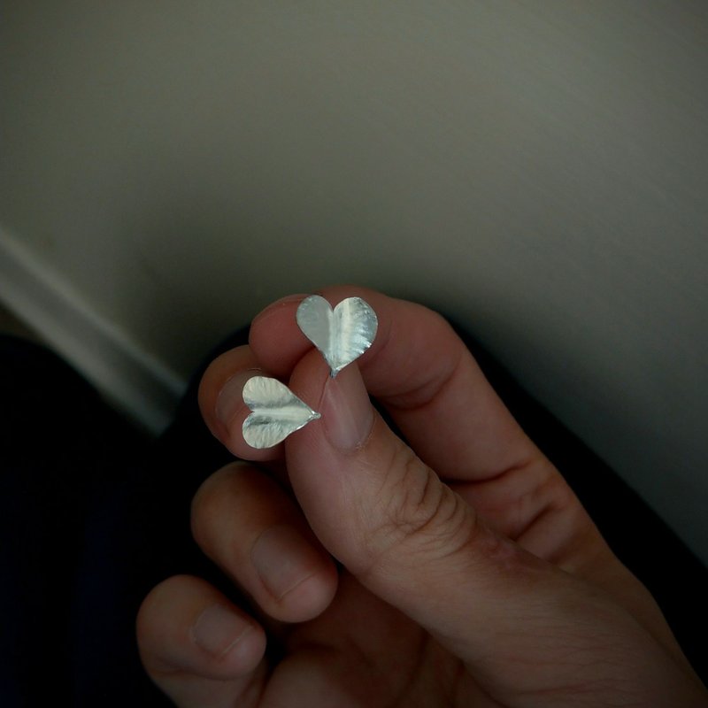 纯银不对称 爱心耳针 一对 可改耳夹 - 耳环/耳夹 - 其他金属 银色