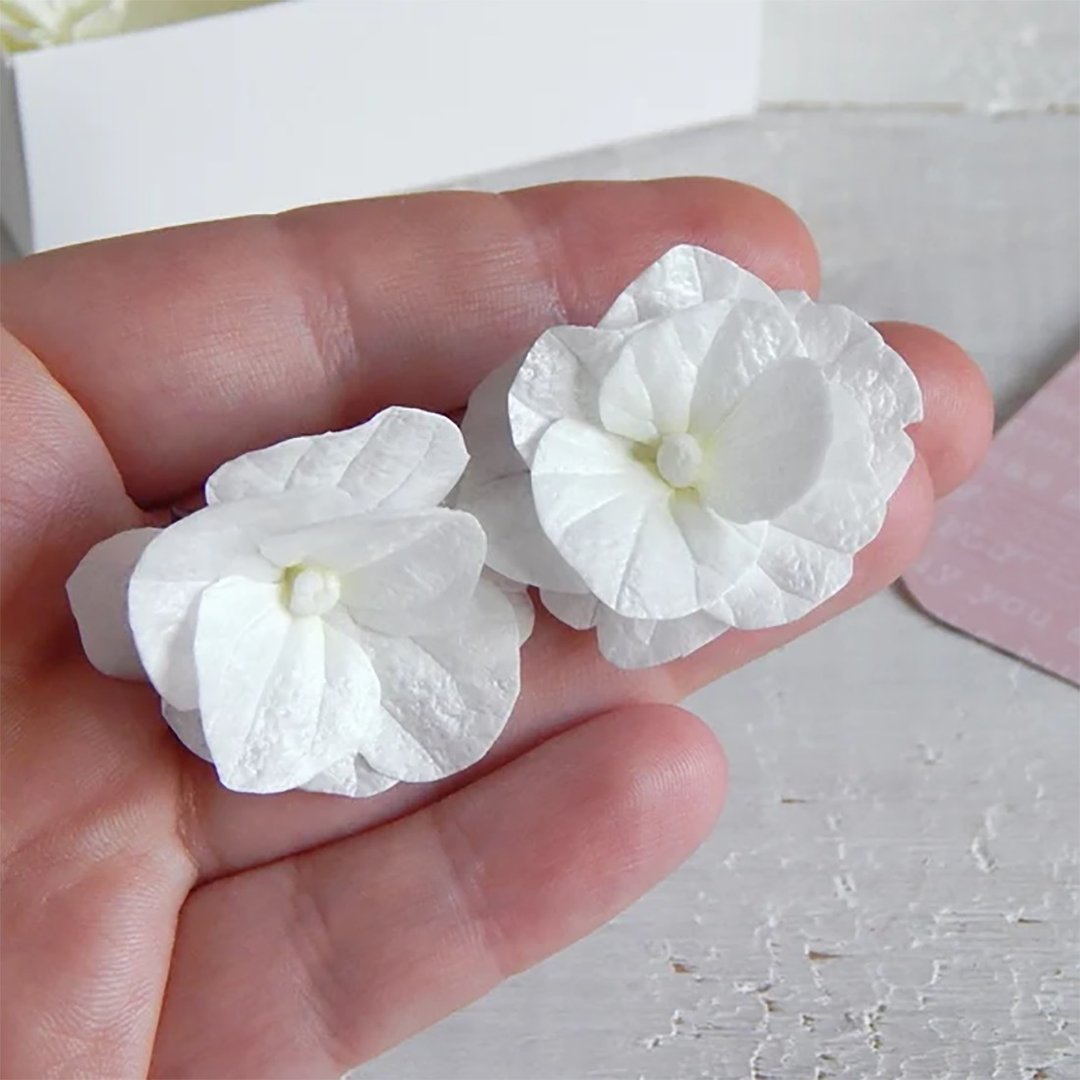 White flower earrings Wedding floral jewelry Bridesmaid gifts Hydrangea earrings - 耳环/耳夹 - 不锈钢 粉红色
