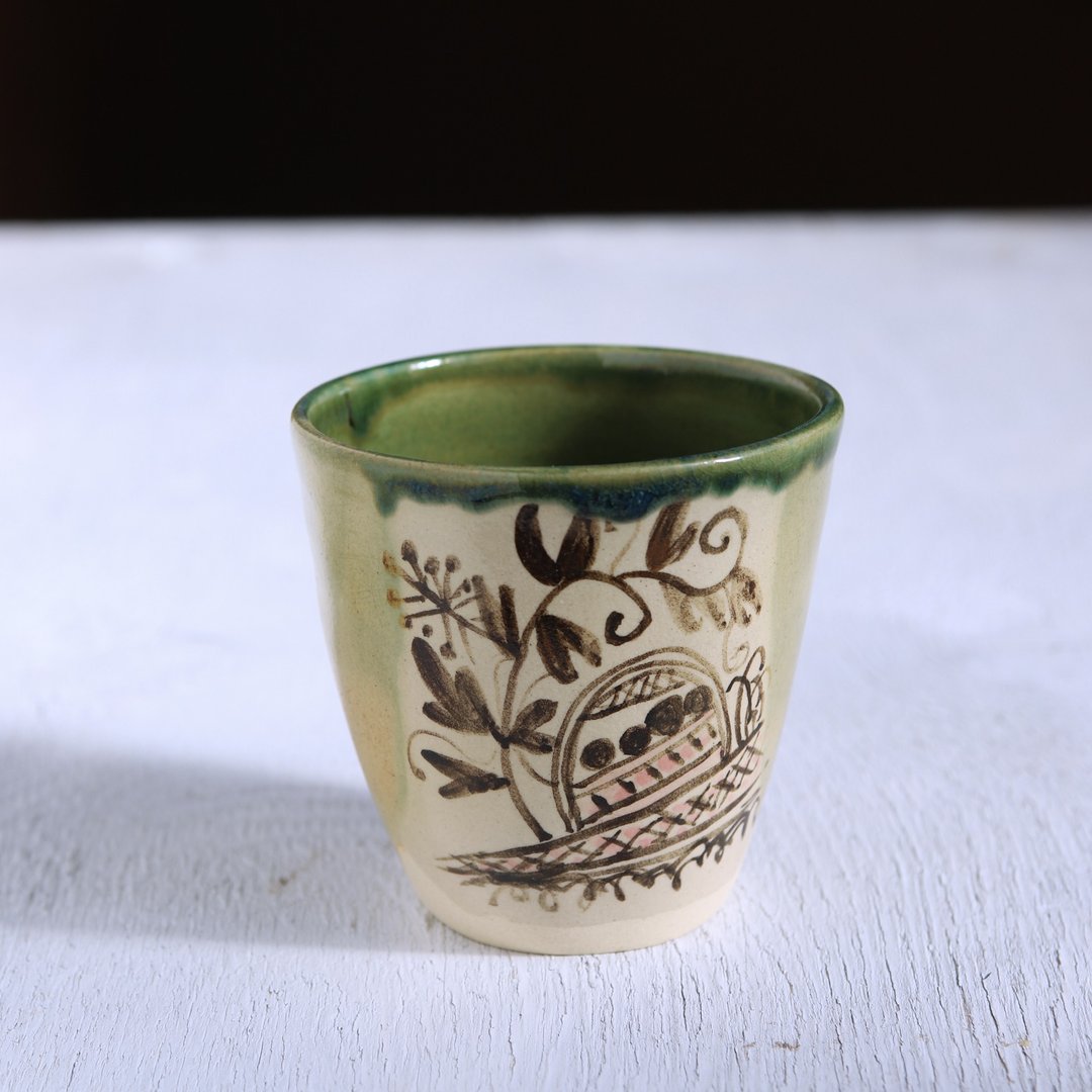 Oribe teacup, arabesque pattern on the sleeve wall - 茶具/茶杯 - 陶 绿色
