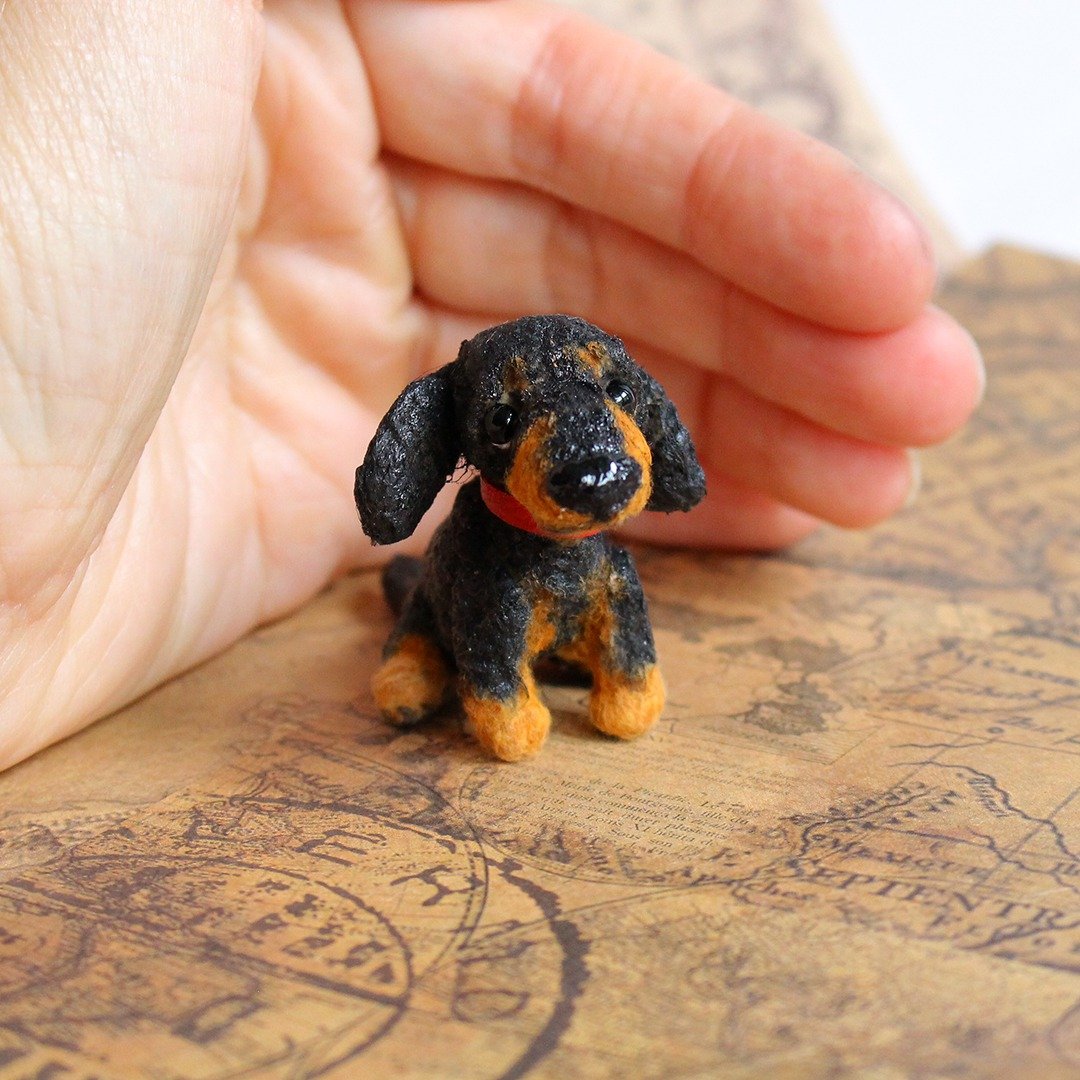 Cute Dachshund Puppy. Realistic stuffed mini toy - 玩偶/公仔 - 其他材质 黑色