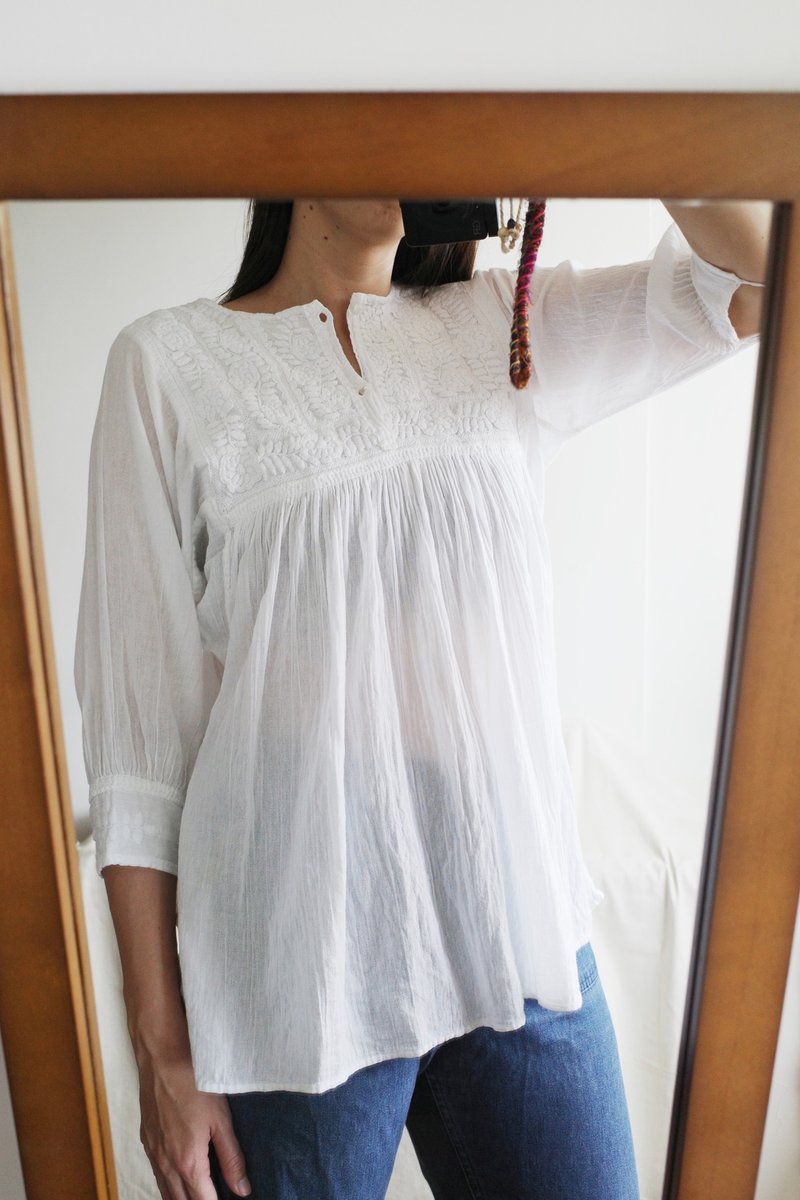 Vintage 墨西哥纯白手工花朵刺绣Chiapas上衣 - 女装上衣 - 棉．麻 