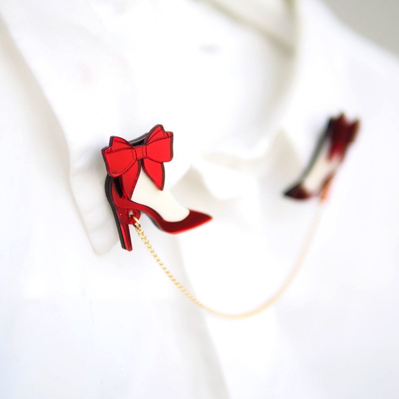 高跟鞋领针 - 胸针 - 压克力 红色