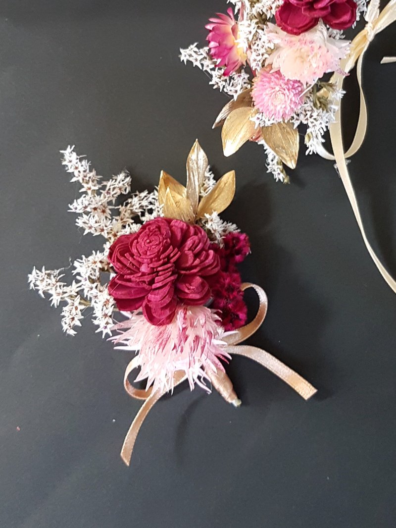 海藏设计|流金时刻。典藏红玫胸花。主婚人/新郎/伴郎/胸花 - 胸花/手腕花 - 植物．花 红色