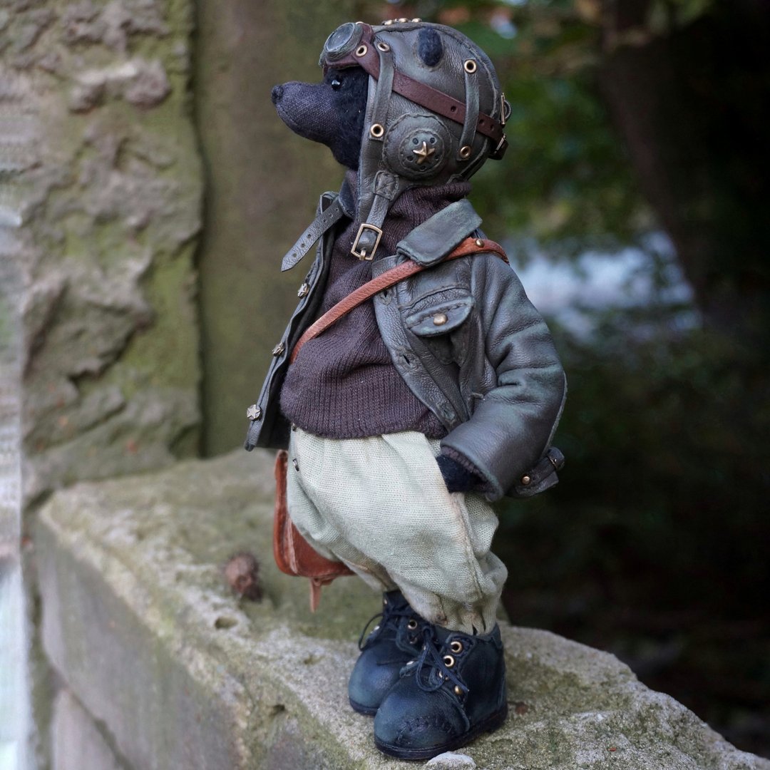 Teddy bear (22.5 cm). Pilot. Bear in clothes. Handmade collectible toy. - 玩偶/公仔 - 木头 黑色