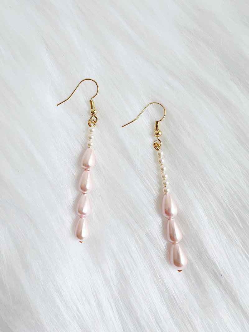 气质温柔不对称 嫩粉色x鹅白珍珠 18k镀金 原创手作小众 串珠耳环 - 耳环/耳夹 - 塑料 多色