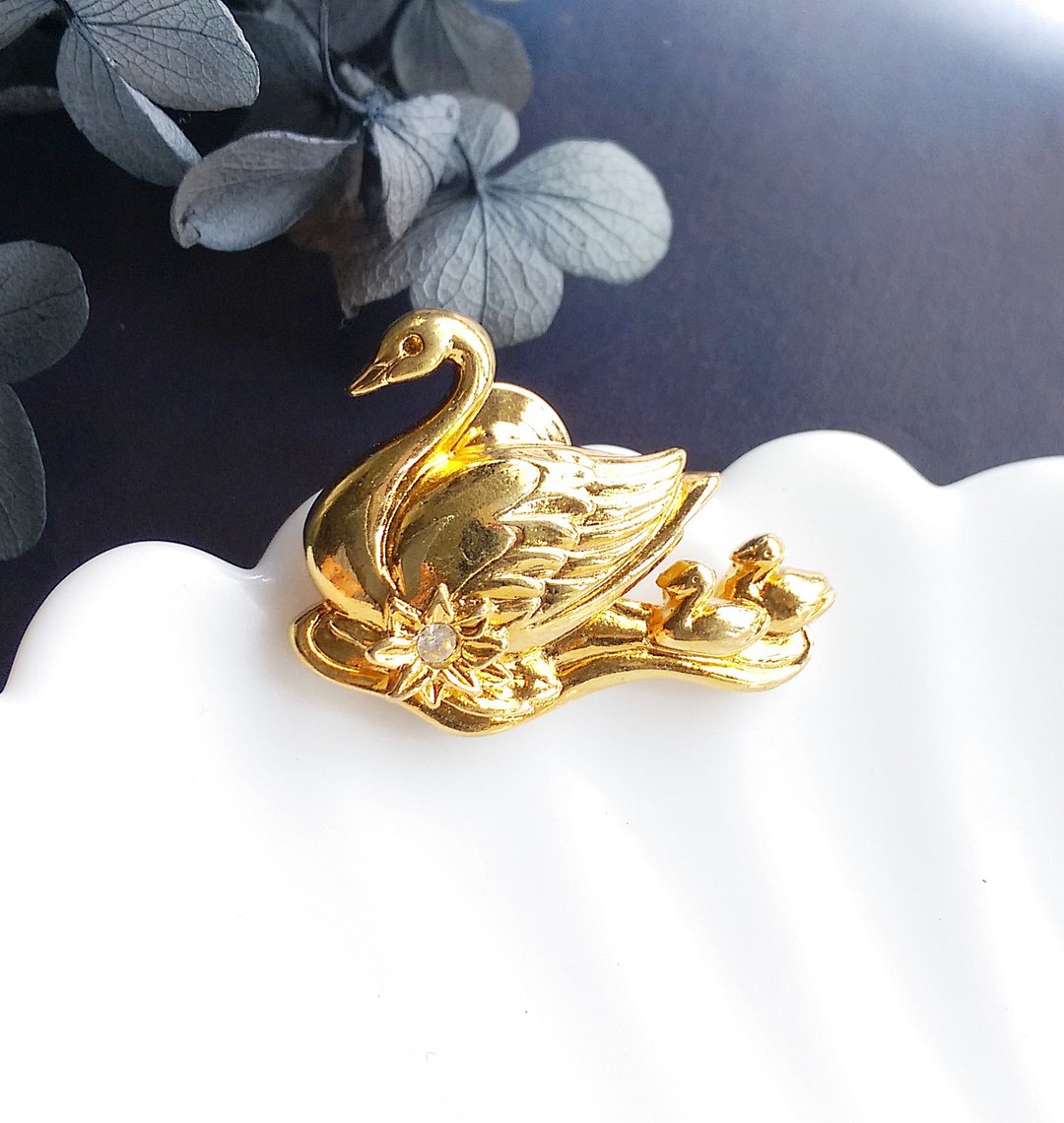 Vintage Jewelry  AVON  1984 年 可爱 天鹅一家  别针 大头针 - 胸针 - 其他材质 金色