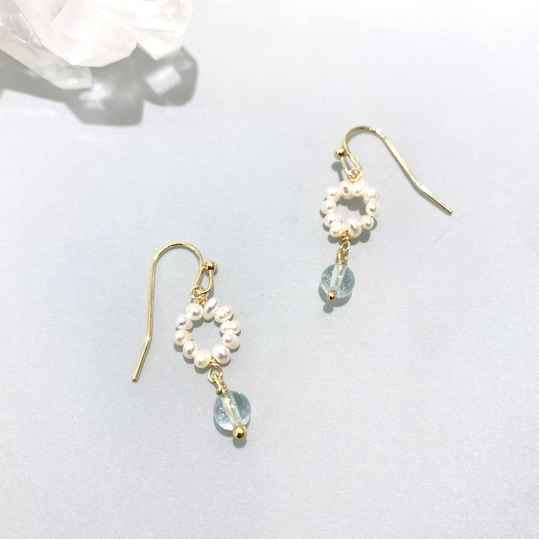 Ops Aquamarine pearl earrings- 海水蓝宝/珍珠/耳环/甜美可爱 - 耳环/耳夹 - 铜/黄铜 蓝色