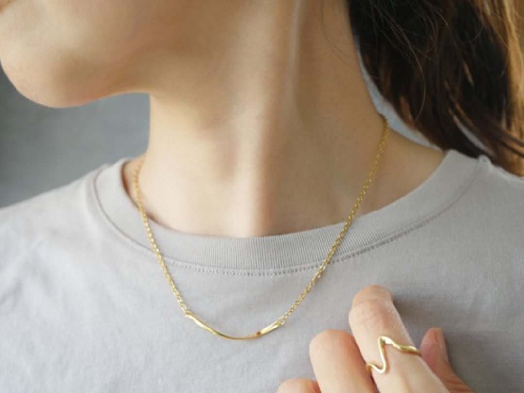 Always come true ☆ Metal allergy compatible 〇 Surgical Stainless Steel 〇 Curved necklace (gold) - 项链 - 宝石 