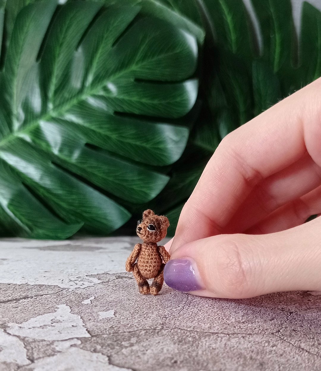 Tiny crochet teddy bear Lee. Miniature toy for dollhouse. Kawaii. Toy for doll - 玩偶/公仔 - 绣线 咖啡色