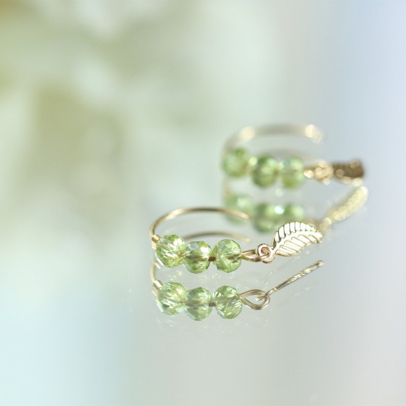 8月诞生石。日系轻珠宝橄榄石简约设计 14KGF圆圈金耳环 生日礼物 - 耳环/耳夹 - 水晶 绿色