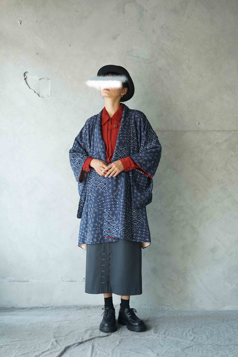 寻宝古着-日本传统图纹蓝白色印花绢料小纹和服改制罩衫外套 - 女装休闲/机能外套 - 丝．绢 蓝色