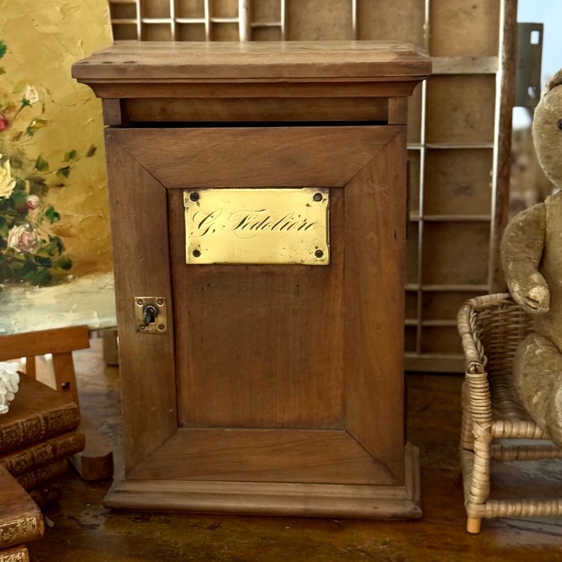 50486- 迷人法国百年胡桃木信箱 - 收纳用品 - 木头 