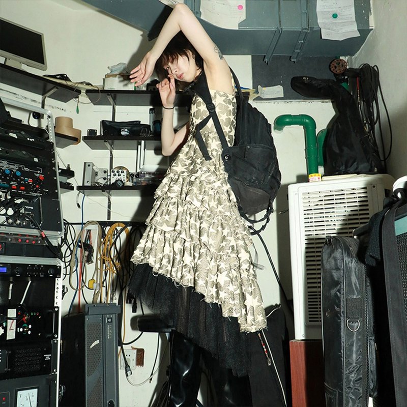 蛋糕星裙少女吉他手流浪吊带连衣裙 - 裙子 - 其他材质 多色