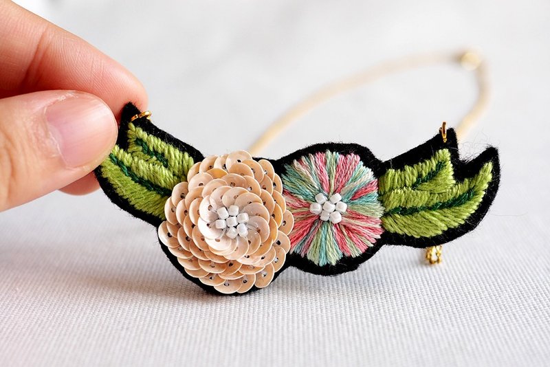 黑夜系－粉红之夜手工刺绣项链．可定制化 - 颈链 - 绣线 粉红色