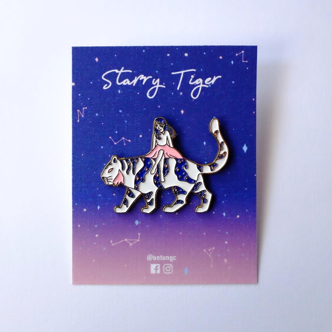 星空老虎 / 漆烤徽章 胸针 - 胸针 - 其他金属 粉红色