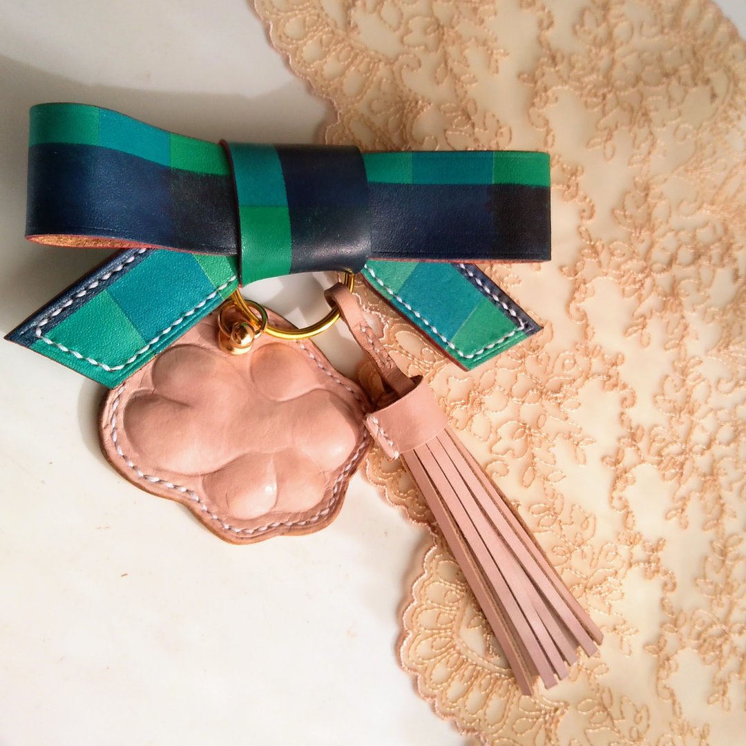 Genuine leather-Hand-stitched-Real paws of your precious pet-Keychain green plaid - 订制抱枕/饰品 - 真皮 粉红色
