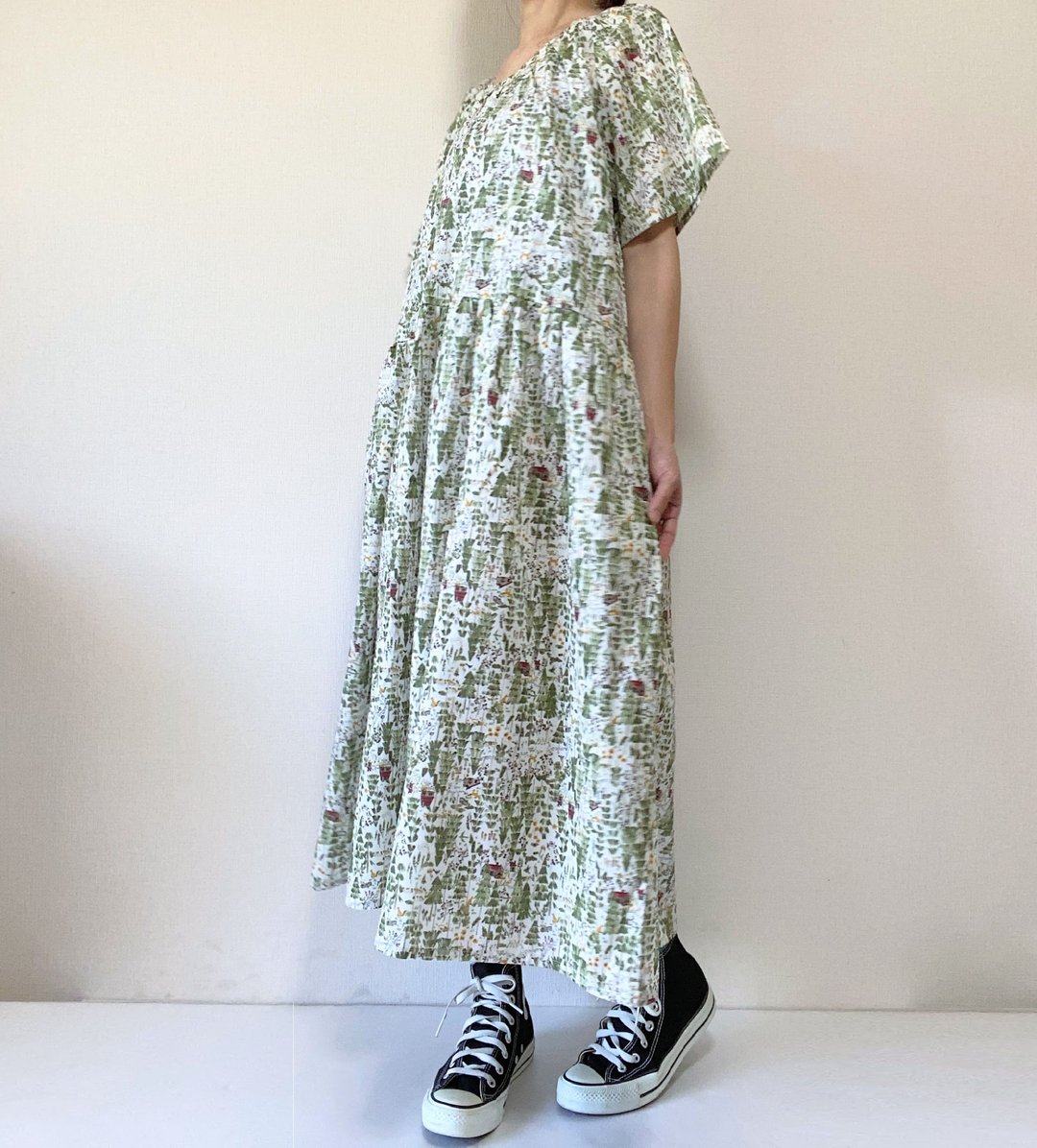 Deep woods pattern　one-piece　dress　raglan　sleeve　white　green - 洋装/连衣裙 - 棉 白色