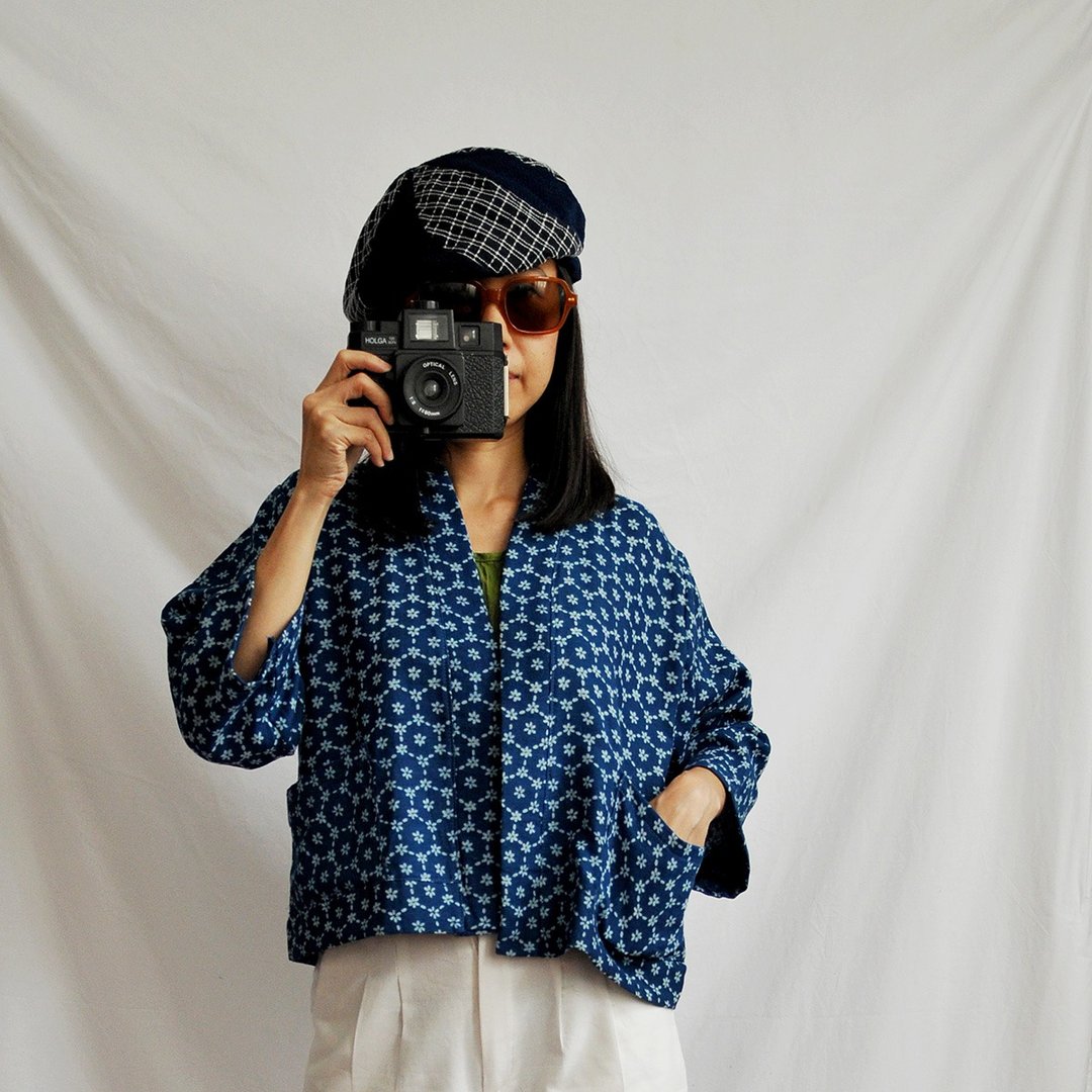 Japanese-style Print Indigo Yukata Cotton Jacket (Floral) - 女装休闲/机能外套 - 棉 蓝色