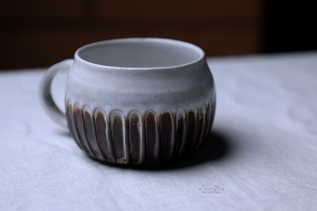 春郎陶-刻纹撞色马克杯300ml - 咖啡杯/马克杯 - 陶 