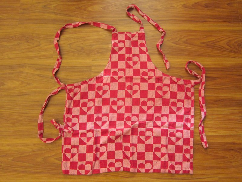 芬兰格子爱心棉麻围裙 - 围裙 - 棉．麻 红色