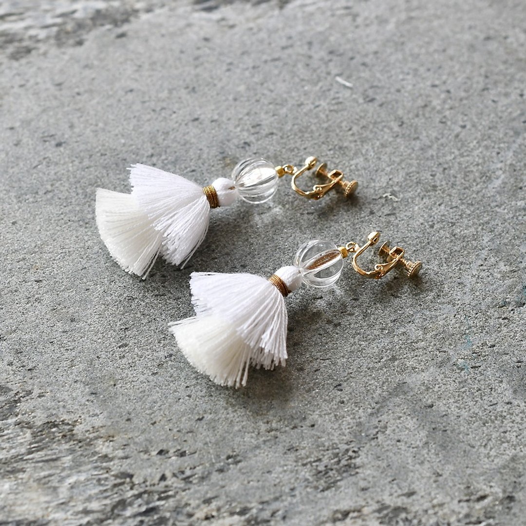 Double tassel earrings /Hydrangea white - 耳环/耳夹 - 其他材质 白色