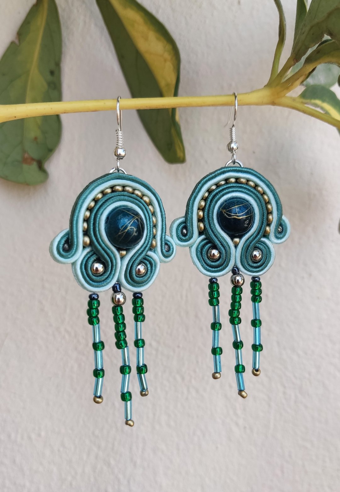 绿色长耳环 珠饰耳环、刺绣耳环、Soutache 耳环 - 耳环/耳夹 - 其他材质 绿色