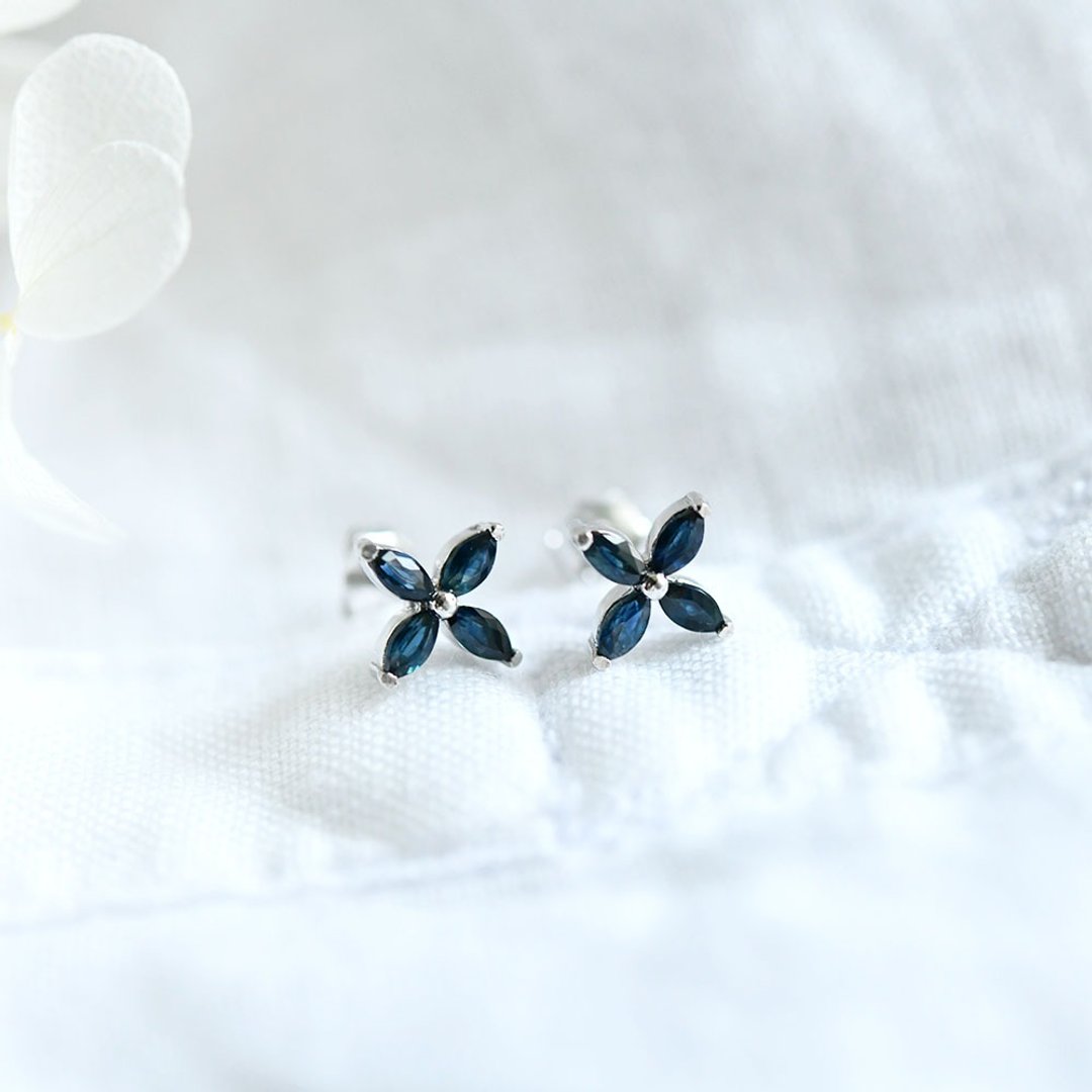 Increased charisma, victory luck, money luck, etc. Flower blue sapphire earrings September birthstone - 耳环/耳夹 - 宝石 蓝色