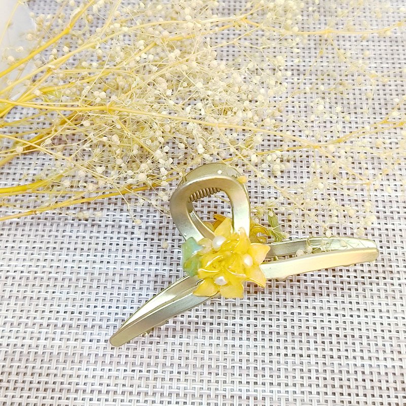 好质感双面姜黄绣球花金属鲨鱼夹 时尚宝石胶树脂发夹 - 发饰 - 其他金属 黄色