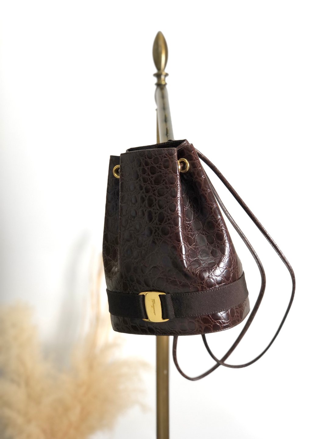 【 日本直送 名牌中古包 】Salvatore Ferragamo  સલવાટોર ફેરાગામો 后背包 棕色 Vara 压纹皮革 5t6wvc - 后背包/双肩包 - 真皮 咖啡色