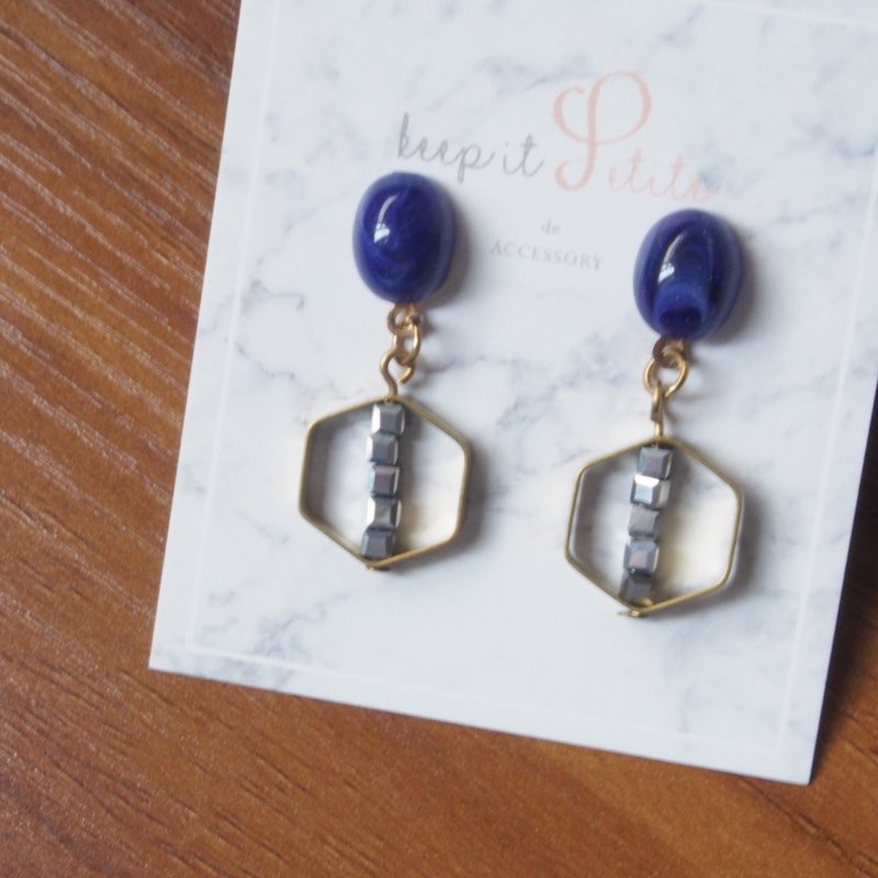 日系几何 夜空蓝 黄铜六角 小正方粒 黄铜耳针 耳环 耳钉 - 耳环/耳夹 - 铜/黄铜 蓝色