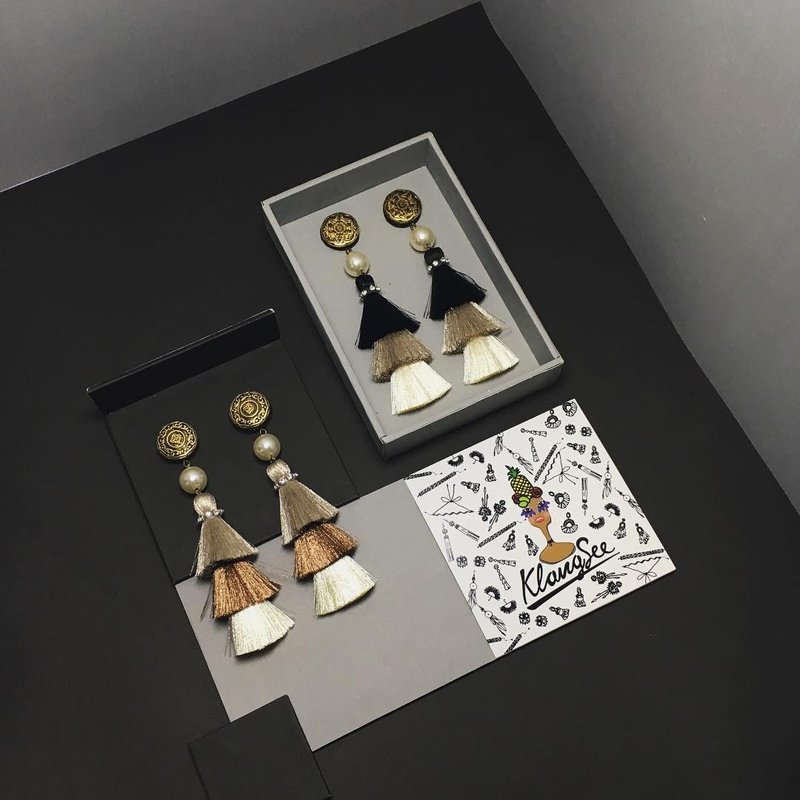 earrings : 3rd tassel - 耳环/耳夹 - 其他材质 金色