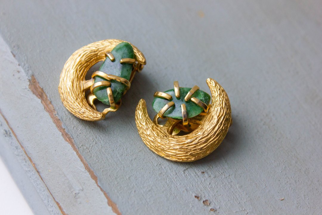 Vintage gold moon earrings BSK Jade clip on earrings - 耳环/耳夹 - 玉石 金色