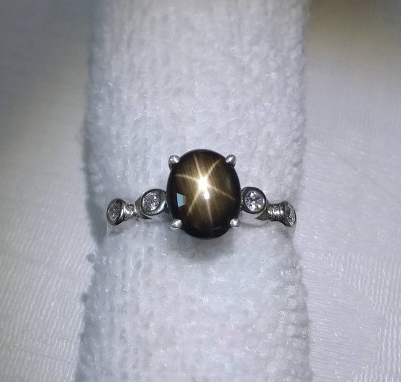 8 x 6 mm. Black Star Natural sapphier ring silver sterling size 7.0 free resize - 戒指 - 纯银 黑色