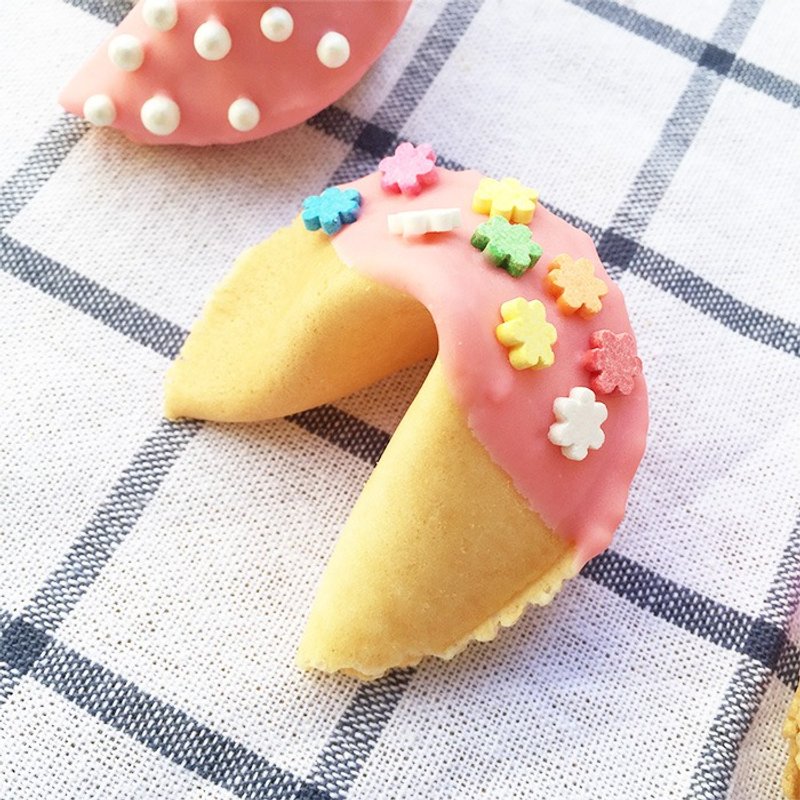 QUOTES生日礼物  定制化幸运签饼 朵朵花儿草莓巧克力砖风味 手工饼干8入礼盒 FORTUNE COOKIE - 手工饼干 - 新鲜食材 粉红色