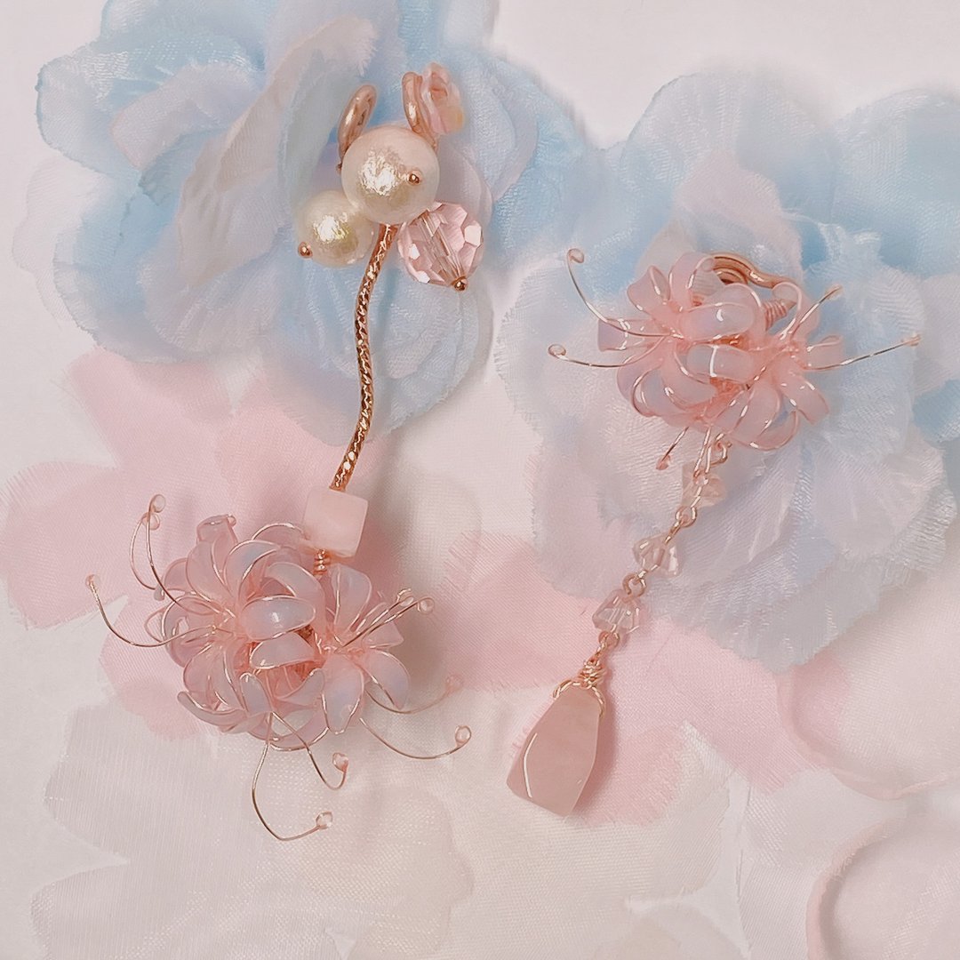 梦幻彼岸花 粉水晶x粉澳宝 不对称疗愈系耳环 耳骨夹 无痛耳夹 - 耳环/耳夹 - 树脂 粉红色