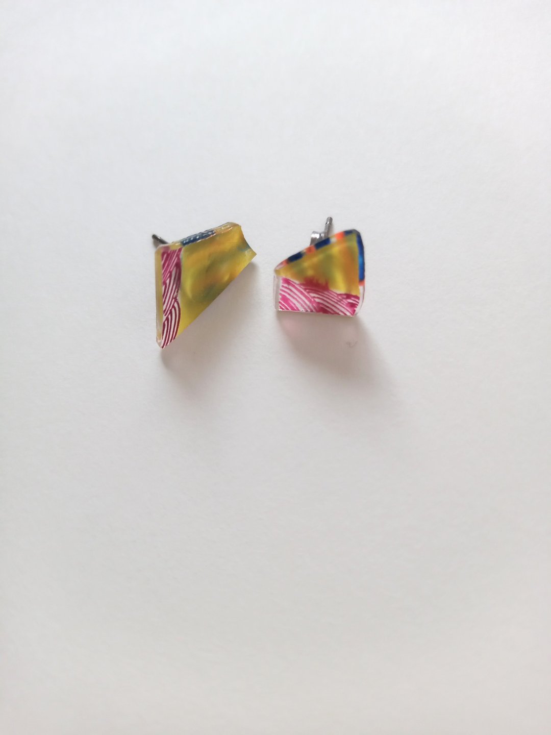 Stud earrings colorful with one catch - 耳环/耳夹 - 塑料 黄色