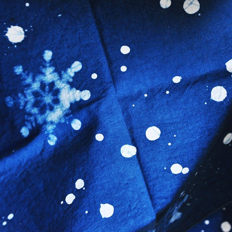 【岁时记】草木染纯棉多功能方巾 风呂敷 手帕 蜡染雪花圆点 - 收纳用品 - 棉．麻 蓝色