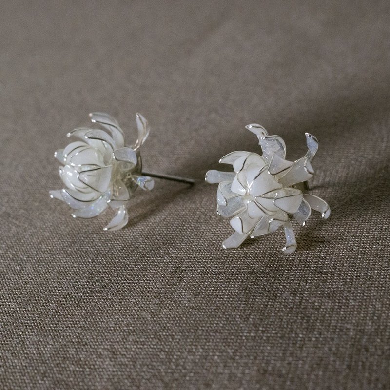 【定制化商品】月下美人-树脂耳环 造花液 水晶花 树脂花 昙花 - 耳环/耳夹 - 树脂 白色