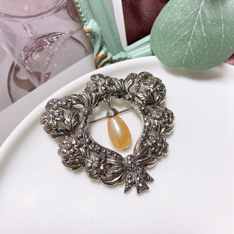 【西洋古董饰品】皇室优雅花朵垂坠摆动 珍珠感洛可可 胸针胸章 - 胸针 - 贵金属 银色