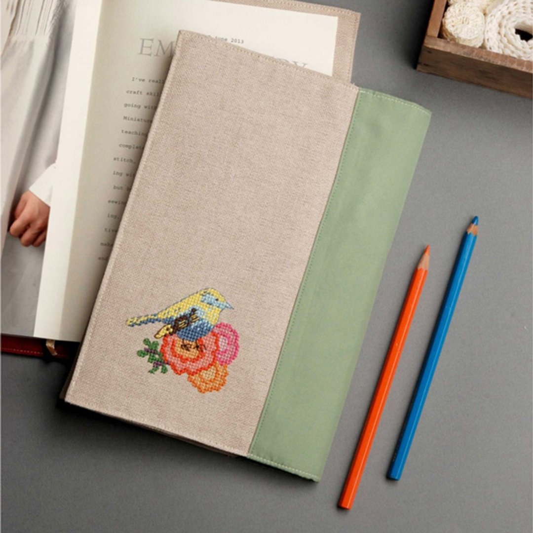 【青鸟粉花布书套】十字绣材料套组 文具用品 DIY | XiuCrafts - 编织/刺绣/羊毛毡/裁缝 - 绣线 多色